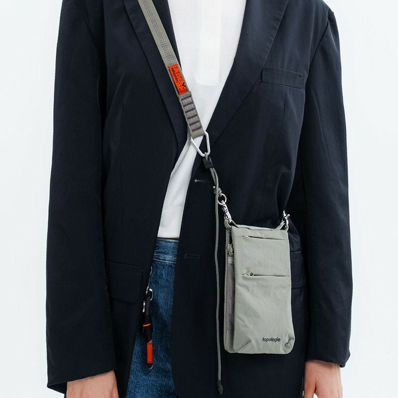 topologie ロンハーマン フォンサコッシュ90とストラップ ネイビー 荷物をミニマルに。必需品を整理して身軽に出かけられるサコッシュ