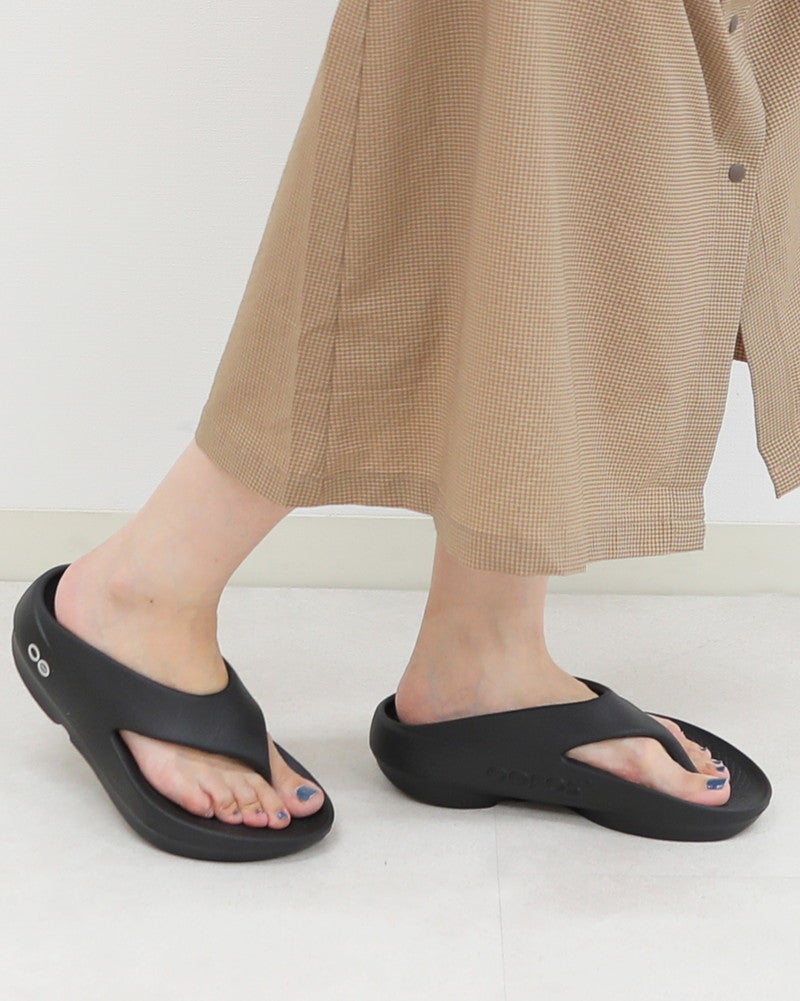 OOFOS］OOriginal PLUS リカバリーサンダル レディースサイズ
