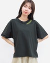 ［ON SEVEN DAYS］ワイドネック刺繍Tシャツ