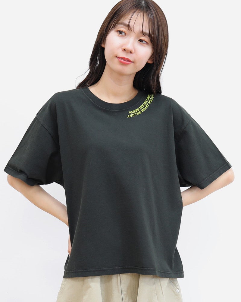 ［ON SEVEN DAYS］ワイドネック刺繍Tシャツ