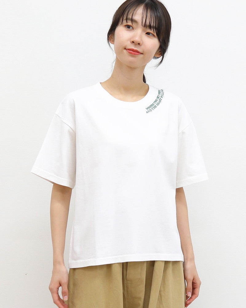 ［ON SEVEN DAYS］ワイドネック刺繍Tシャツ