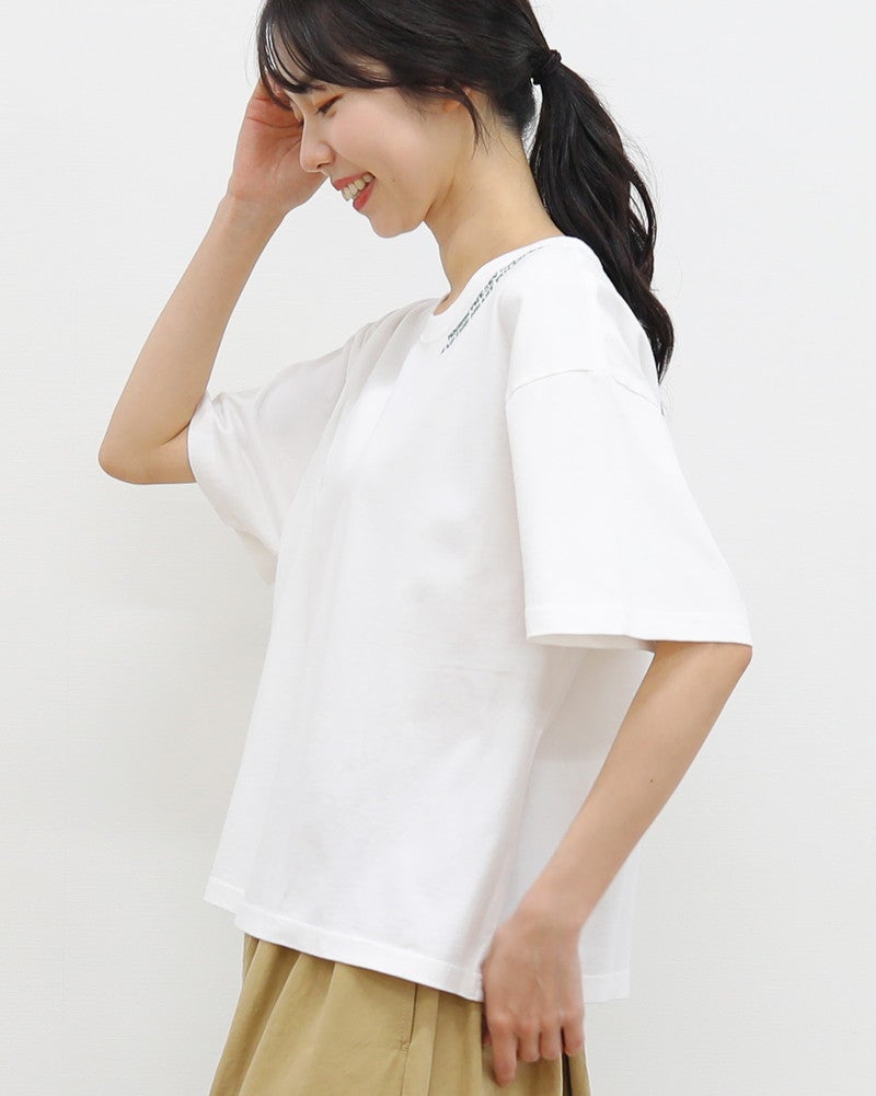 ［ON SEVEN DAYS］ワイドネック刺繍Tシャツ