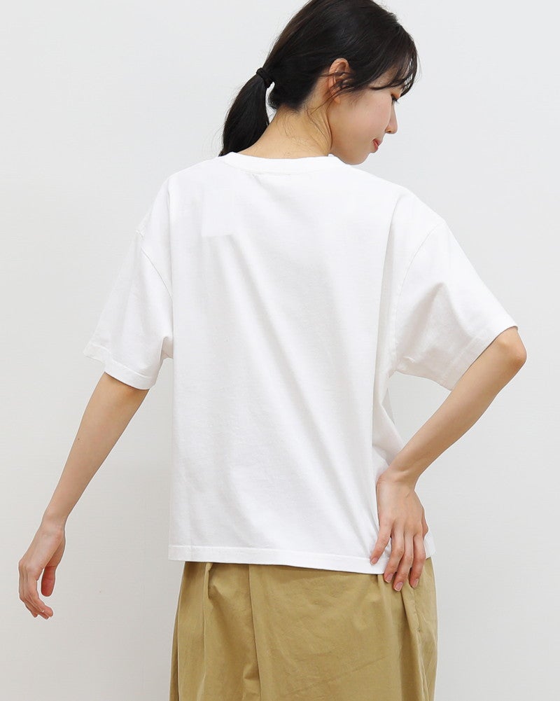 ［ON SEVEN DAYS］ワイドネック刺繍Tシャツ