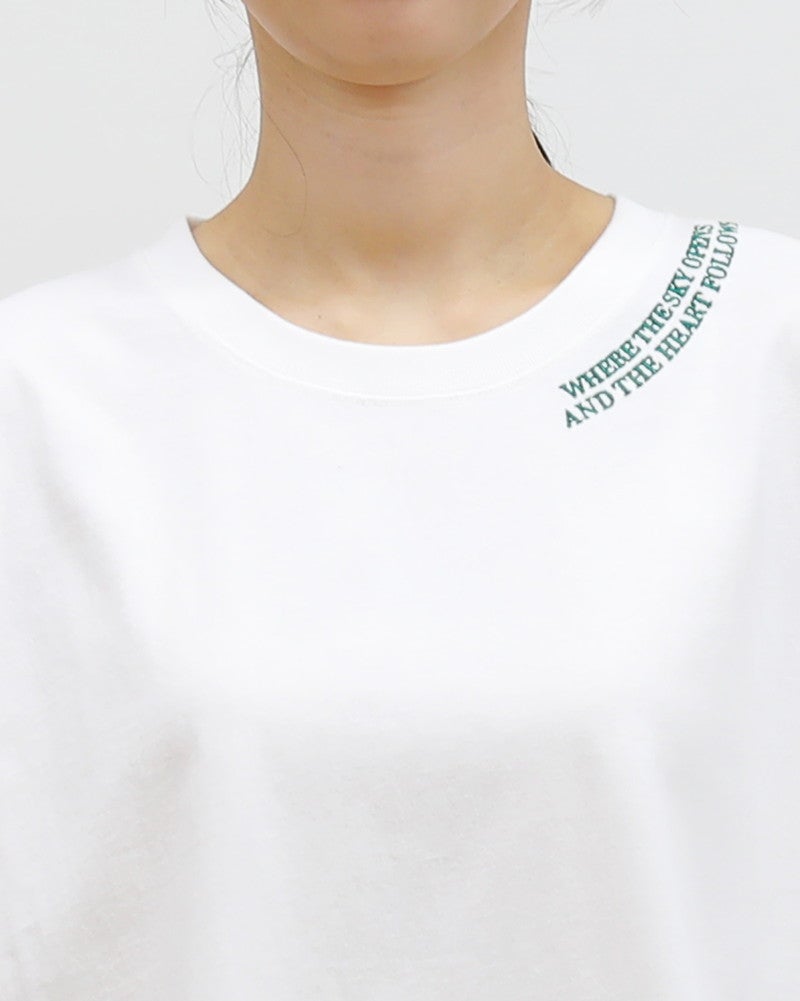 ［ON SEVEN DAYS］ワイドネック刺繍Tシャツ